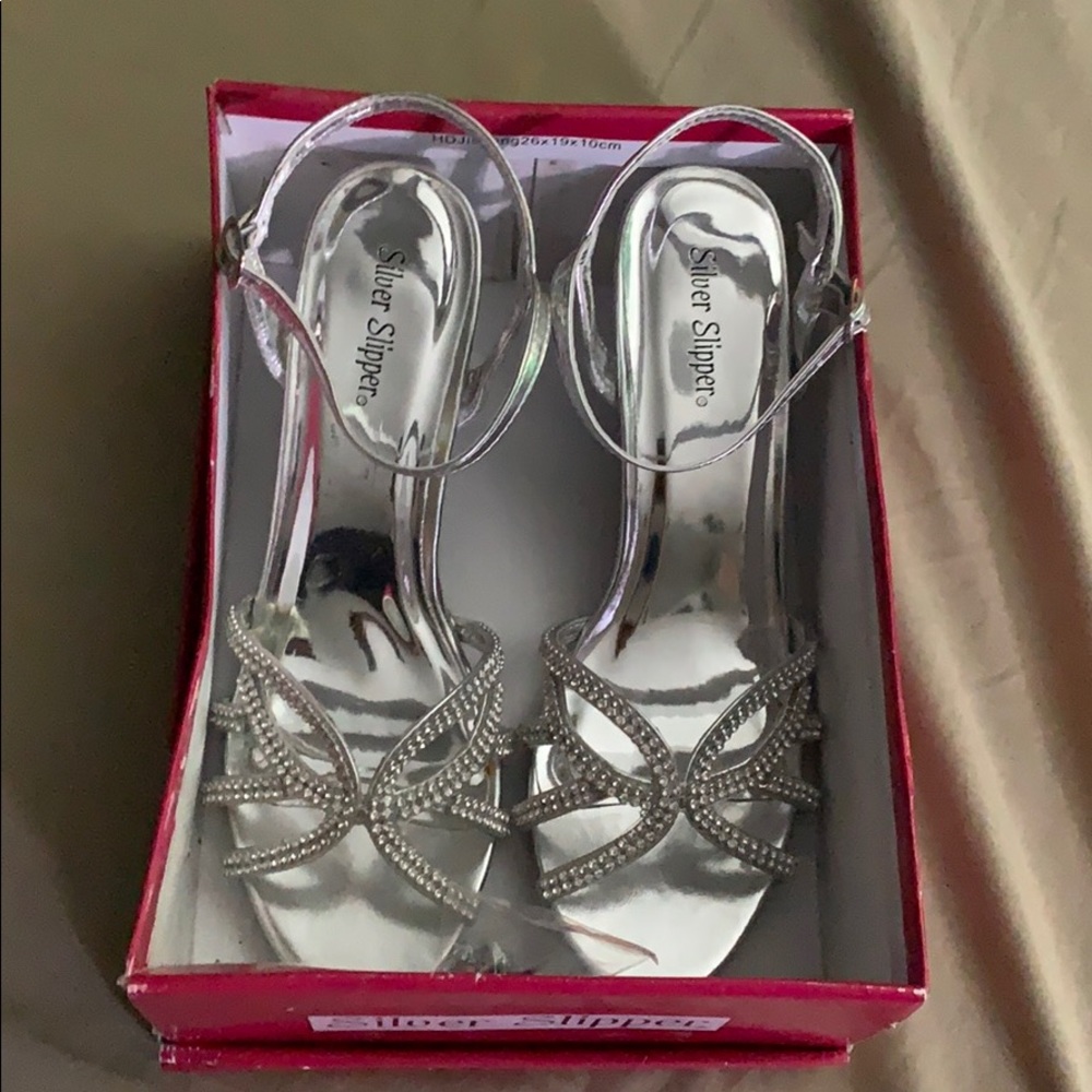 Sliver Slippers - Picture 4 of 4